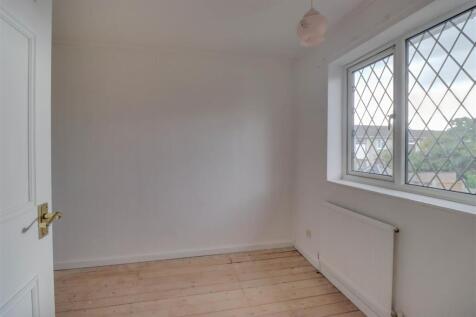 111 ALDERNEY GARDENS WICKFORD-13.jpg