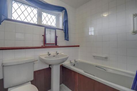 111 ALDERNEY GARDENS WICKFORD-14.jpg