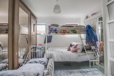 111 ALDERNEY GARDENS WICKFORD-3.jpg