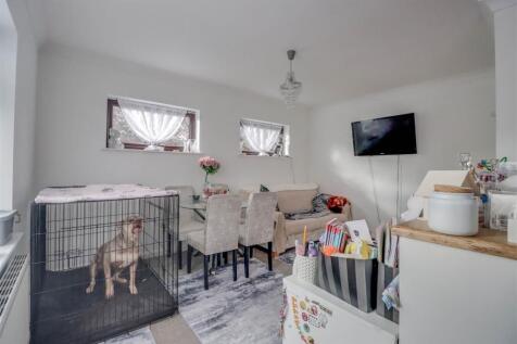 111 ALDERNEY GARDENS WICKFORD.jpg