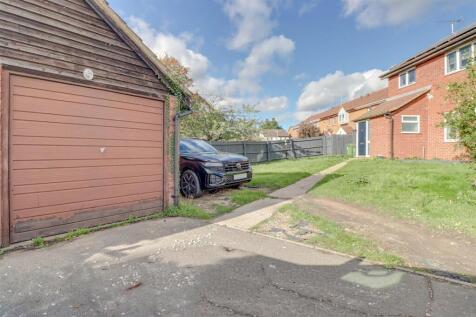 20 BANNISTER GREEN BLURRED PIC.jpg