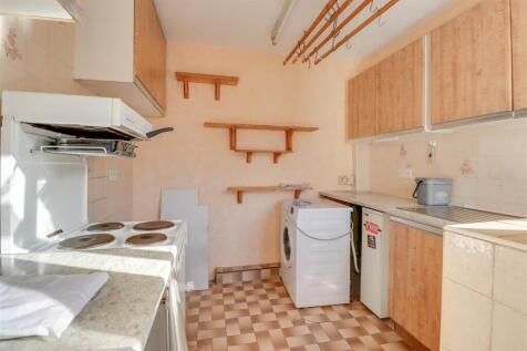 28 LEASWAY INSIDE.jpg