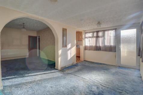 28 LEASWAY INSIDE-4.jpg