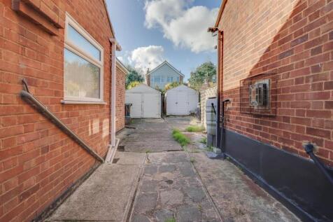 28 LEASWAY INSIDE-10.jpg