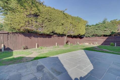 5 HORNCHURCH INSIDE-17.jpg