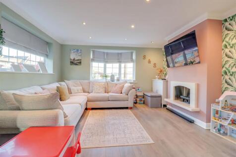 2 REEDS WAY INSIDE.jpg