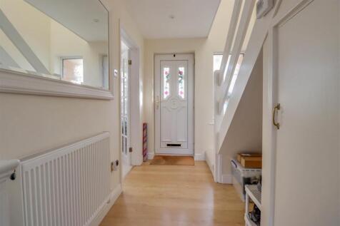 81 BEAUCHAMPS DRIVE INSIDE-3.jpg