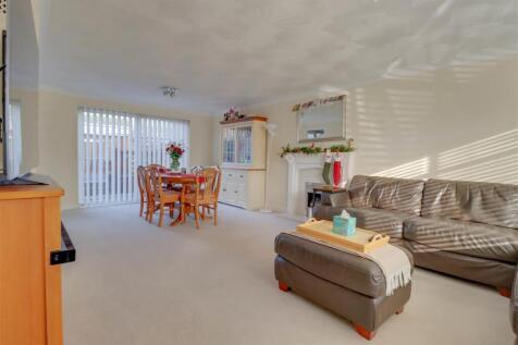 81 BEAUCHAMPS DRIVE INSIDE-4.jpg