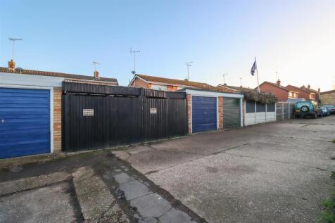 81 BEAUCHAMPS DRIVE FRONT AND REAR-2.jpg