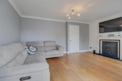 4ROCHFORD CLOSE INSIDE-8.jpg