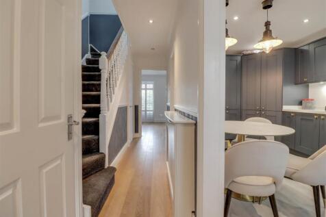 4ROCHFORD CLOSE INSIDE-5.jpg