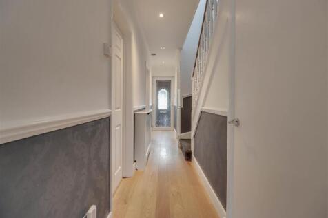 4ROCHFORD CLOSE INSIDE-6.jpg