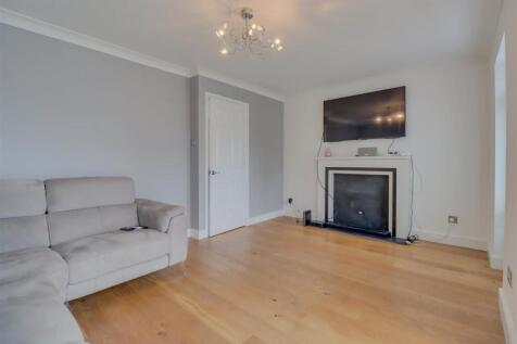 4ROCHFORD CLOSE INSIDE-9.jpg
