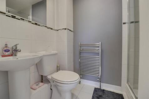 4ROCHFORD CLOSE INSIDE-14.jpg
