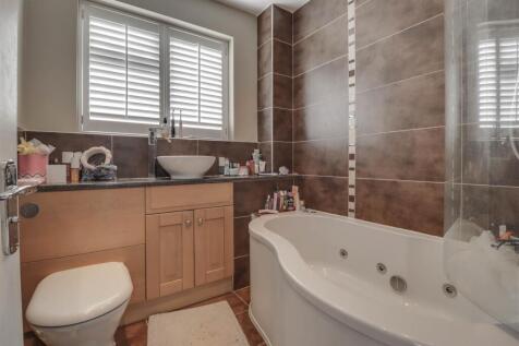 4ROCHFORD CLOSE INSIDE-16.jpg