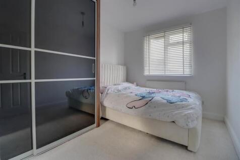 4ROCHFORD CLOSE INSIDE-19.jpg