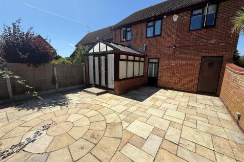 4 ROCHFORD GARDEN.jpg