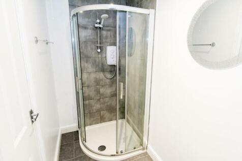 Downstairs En-Suite