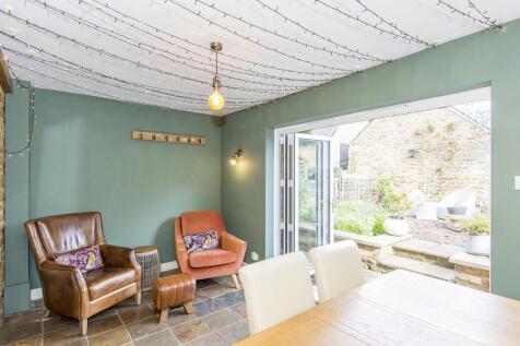 (Sitting Room Photo Two)