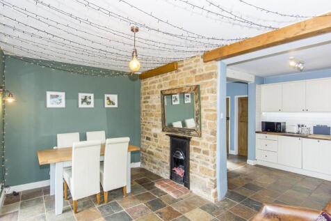 (Sitting Room Photo Three)