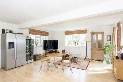 Kitchen/Family Room (Photo 2)