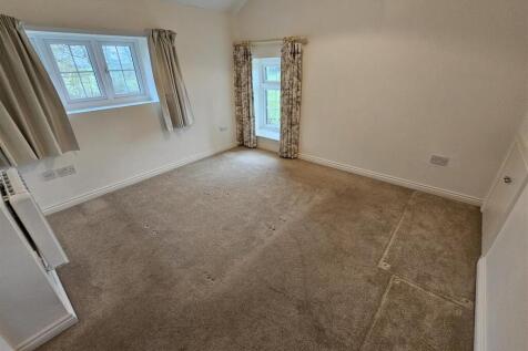 Bedroom (Photo 2)