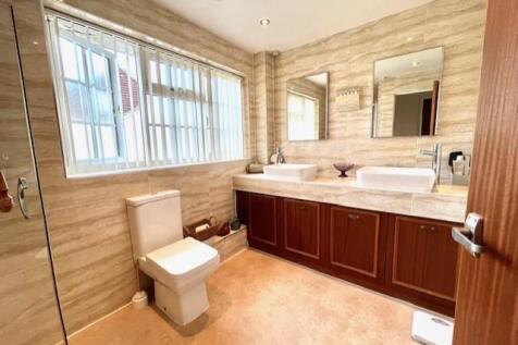 Master En-Suite