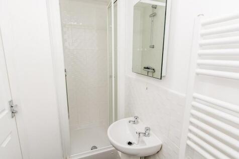 En-Suite Shower Room Photo Two