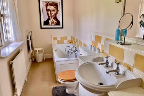 En-Suite Bathroom