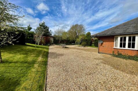 Gravel Courtyard Garden