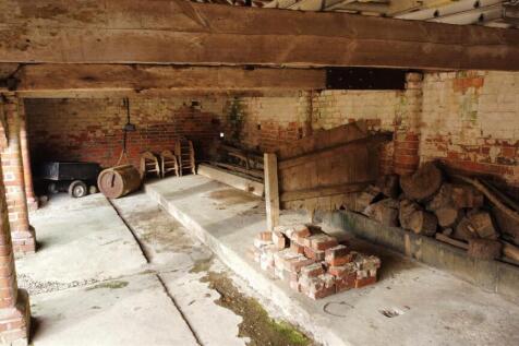 Barn/Outbuildings