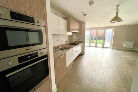 Kitchen/Dining Area