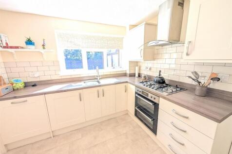 Kitchen b.jpg