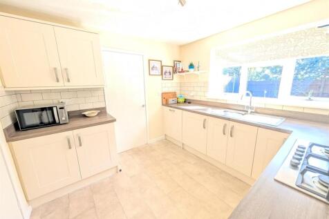 Kitchen a.jpg