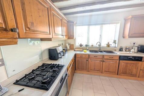 Kitchen b.jpg