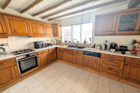 Kitchen c.jpg