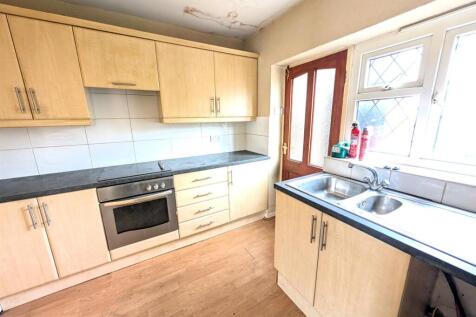 Kitchen a.jpg
