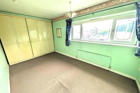 Bedroom 1.jpg