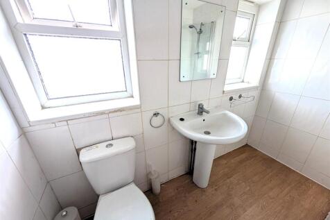 Bathroom b.jpg