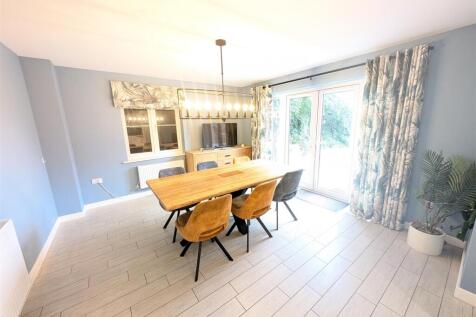 Dining Area.jpg