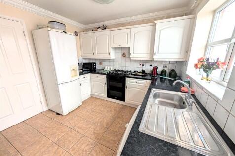 Kitchen a.jpg
