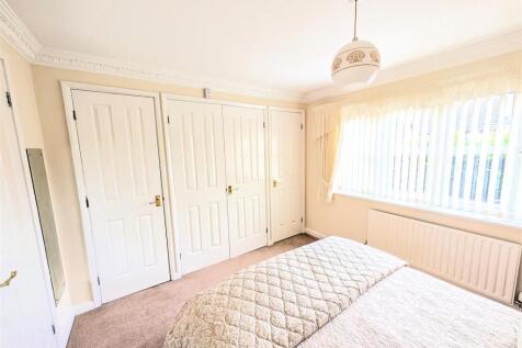 Bedroom 1.jpg