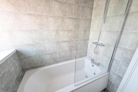Bathroom b.jpg