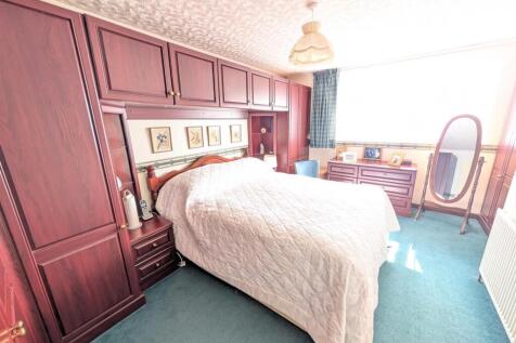 Bedroom 1.jpg