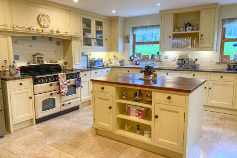 Spacious Kitchen with Island