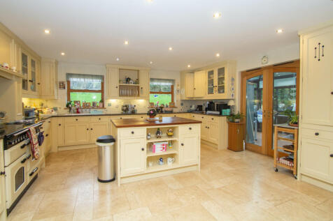 Spacious Kitchen with Island