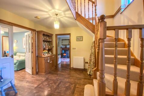 Spacious Entrance Hall