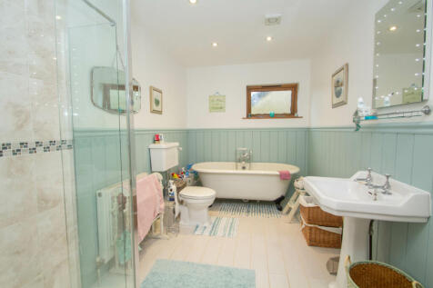 Spacious Family Bathroom