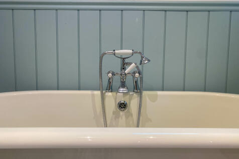 Roll Top Bath