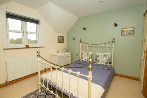 Bedroom 2 (En Suite)